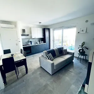 Marina House Rome Airport - Sea View Apartment